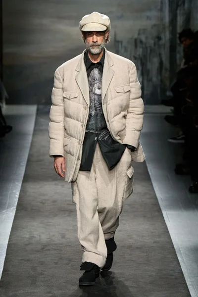Look 8